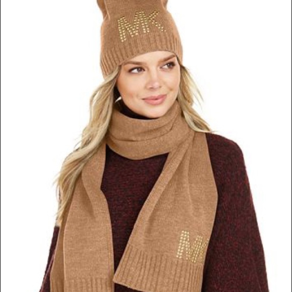 Michael Kors hat and scarf set - camel/gold